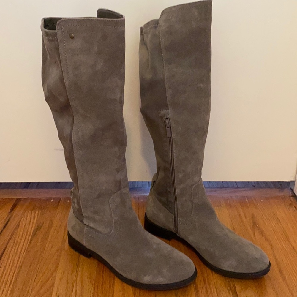 Gorgeous Gray Suede boots